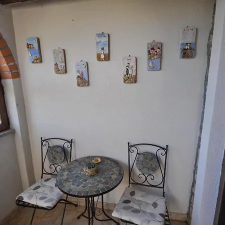Fuer 2 Personen Ca 30 M In Buzinija, Adriakueste Kroatien Westkueste Von Istrien * Buzinija